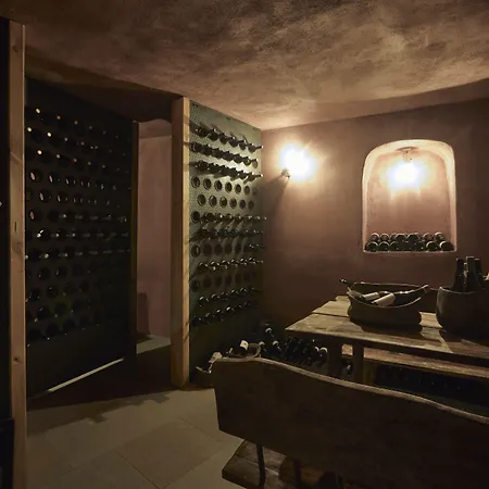 White Pearl Cavalieri (adults Only) אימרוביגלי