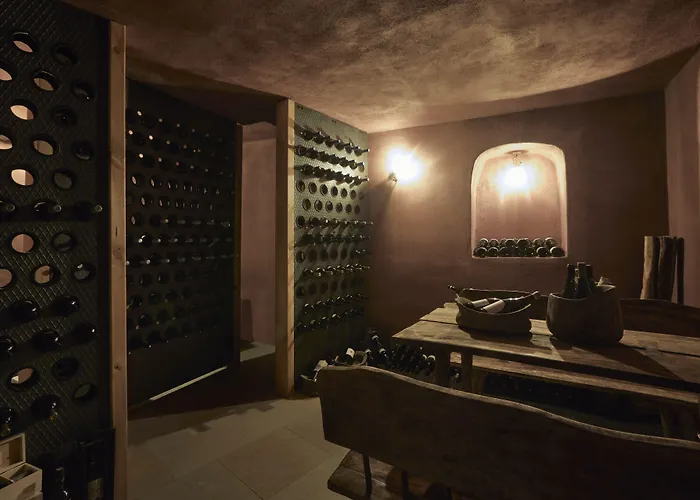 White Pearl Cavalieri (adults Only) Imerovigli